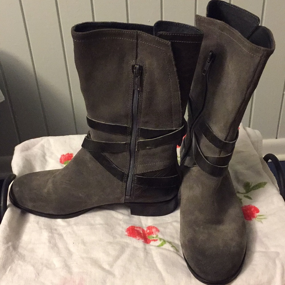 Ugg leather motorcycle style boots - Picture 6 of 8